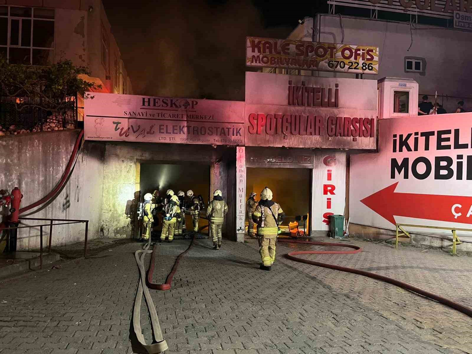 basaksehirde parfum imalati tesisinde cikan yangin 7 saattir devam ediyor 1 itfaiye eri yaralandi Ii9C7V5K