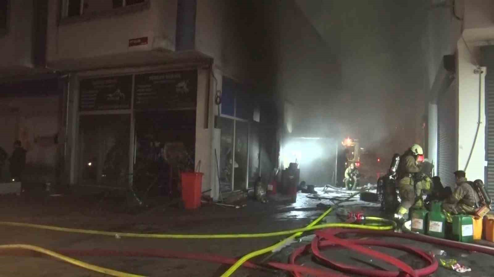 basaksehirde parfum imalati tesisinde cikan yangin 7 saattir devam ediyor 1 itfaiye eri yaralandi TrQyzg9P