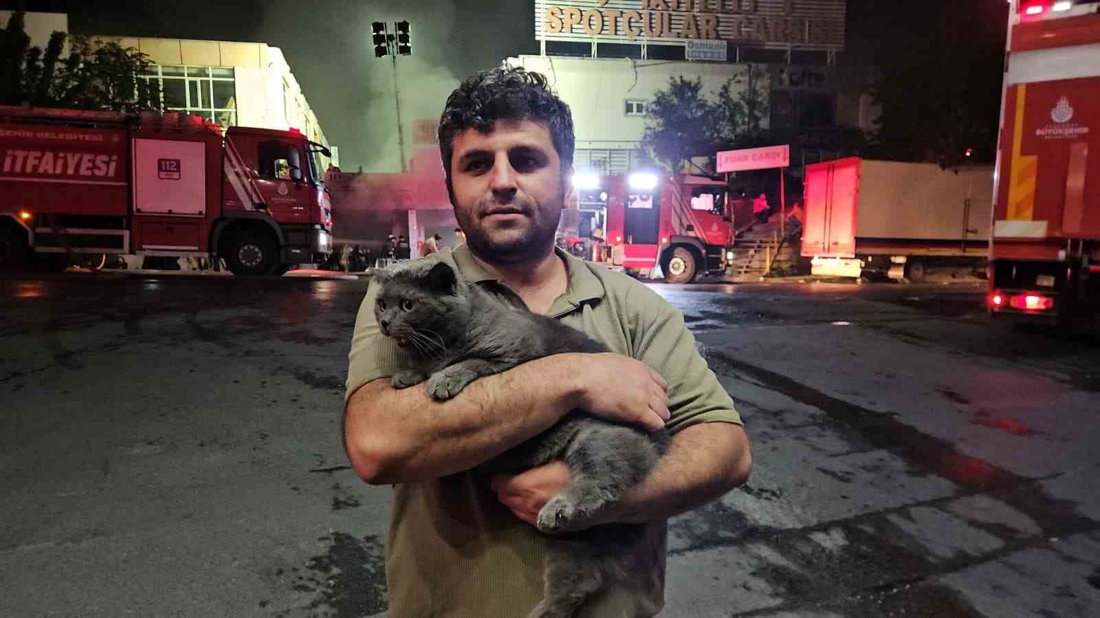 basaksehirde parfum imalati tesisinde cikan yangin 7 saattir devam ediyor 1 itfaiye eri yaralandi U9yf5Jwk