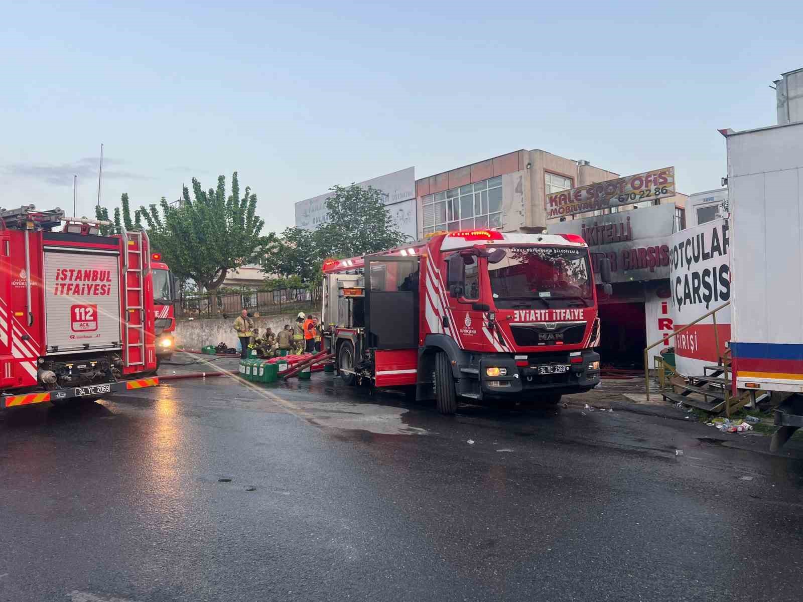 basaksehirde parfum imalati tesisinde cikan yangin 8 saatinde sonduruldu 0 QIfujm3I