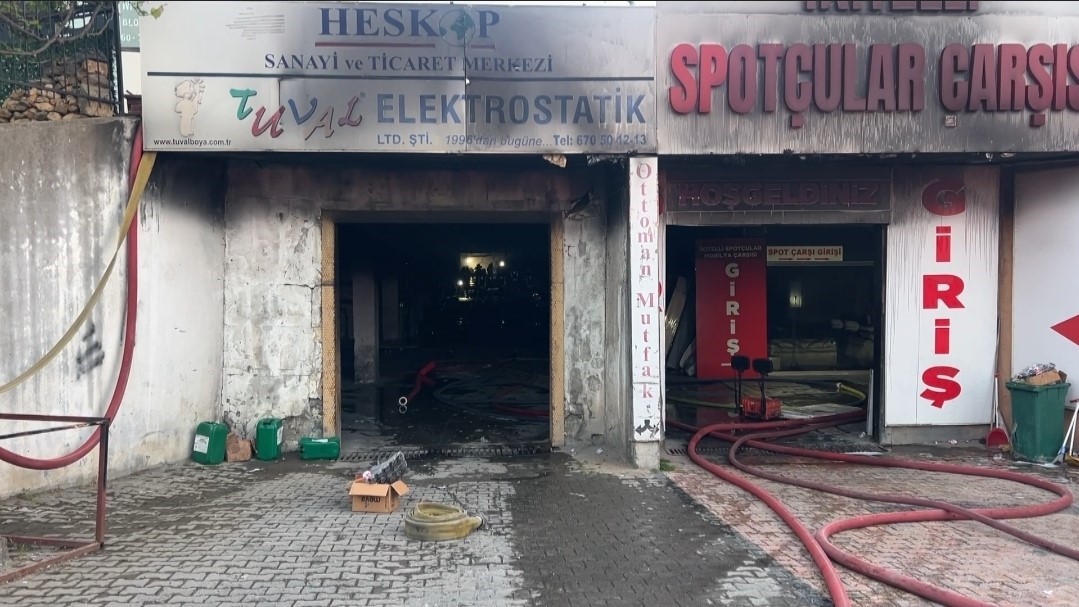 basaksehirde parfum imalati tesisinde cikan yangin 8 saatinde sonduruldu 1 2ZdE7bDZ
