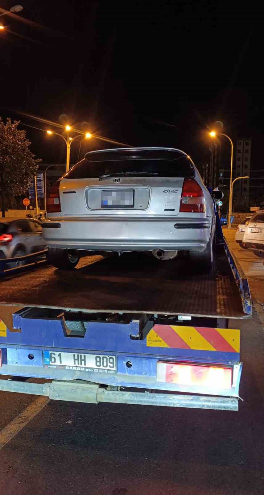 Başakşehir’de polisin nefes kesen kovalamacası kameraya yansıdı 4 basaksehirde polisin nefes kesen kovalamacasi kameraya yansidi 0 ZDhQNNtz