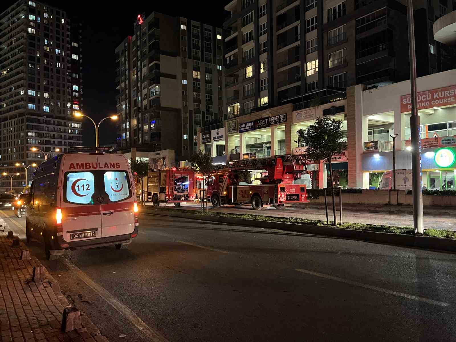 basaksehirde restoran yangini binayi dumanlar sardi mahsur kalanlari itfaiye kurtardi 2 Z79YGTRG