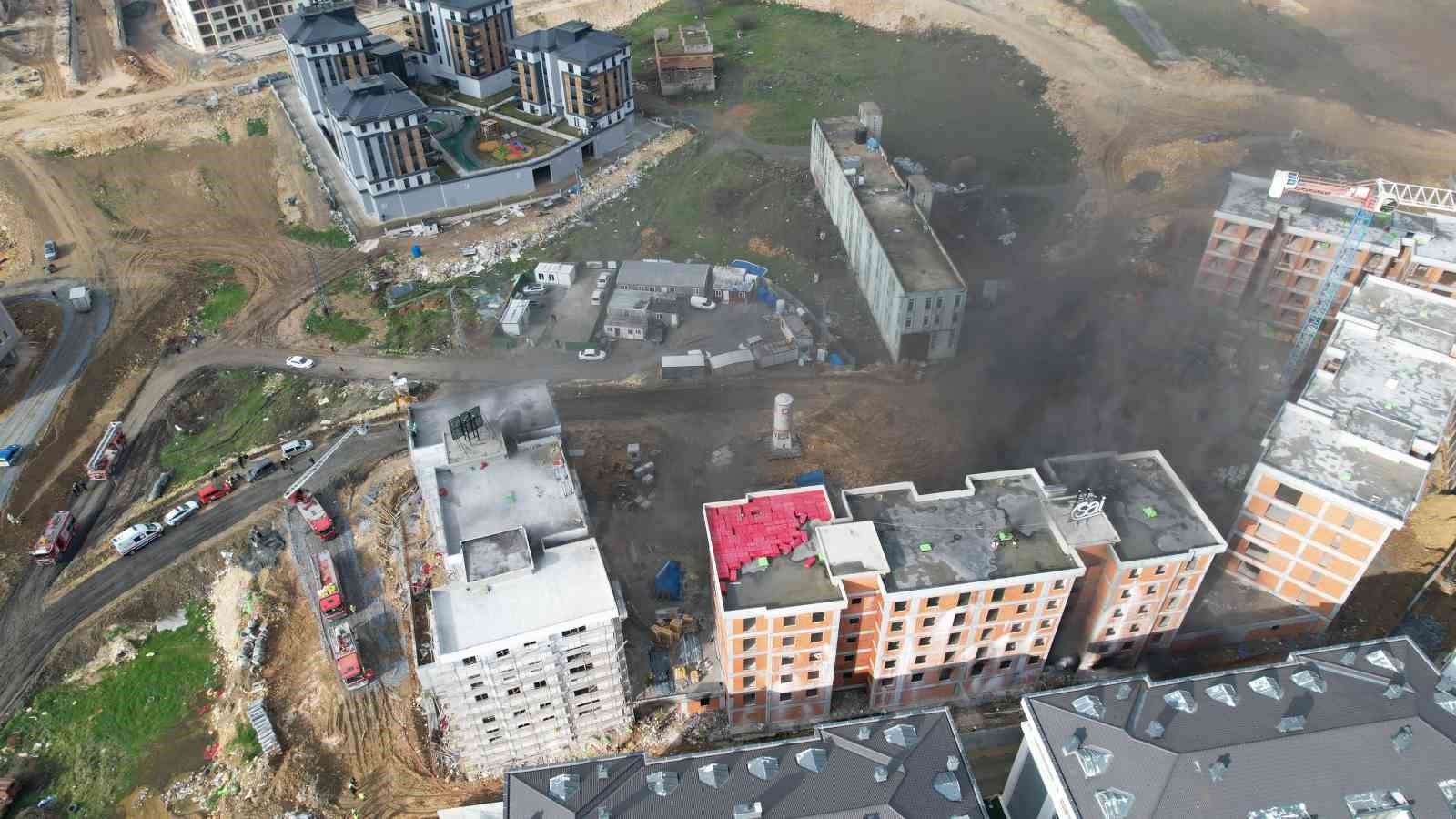 basaksehirde santiyede korkutan yangin isciler catiya sigindi 6 t9NAgyt3