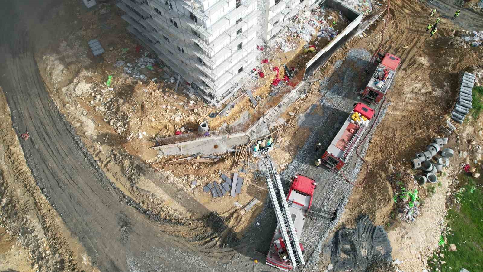 basaksehirde santiyede korkutan yangin isciler catiya sigindi 8 MNhslr7F