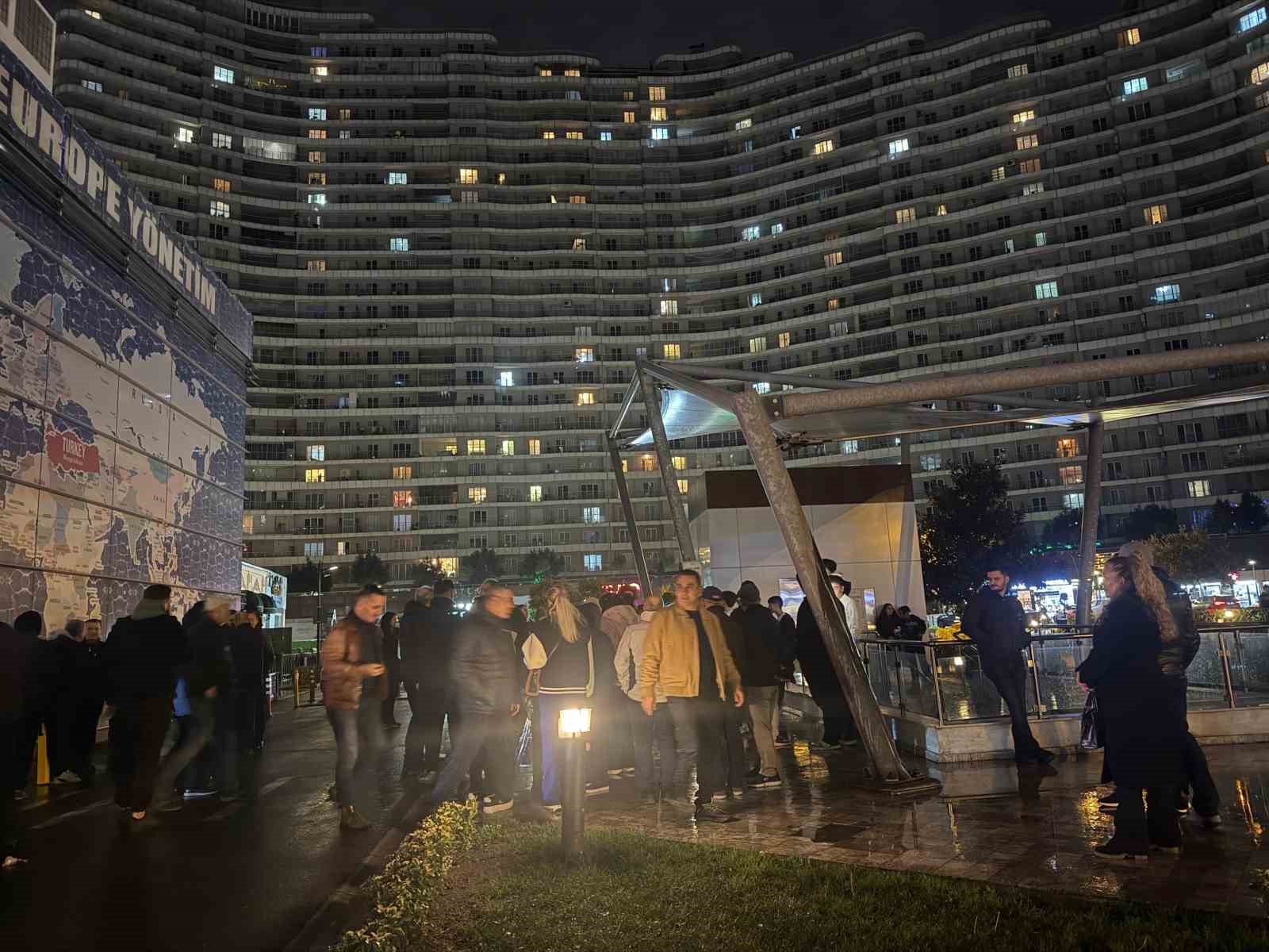 basaksehirde sitede yonetim krizinde 5 milyon tlnin baska hesaplara aktarildigi iddiasi 1 yORmg7RJ