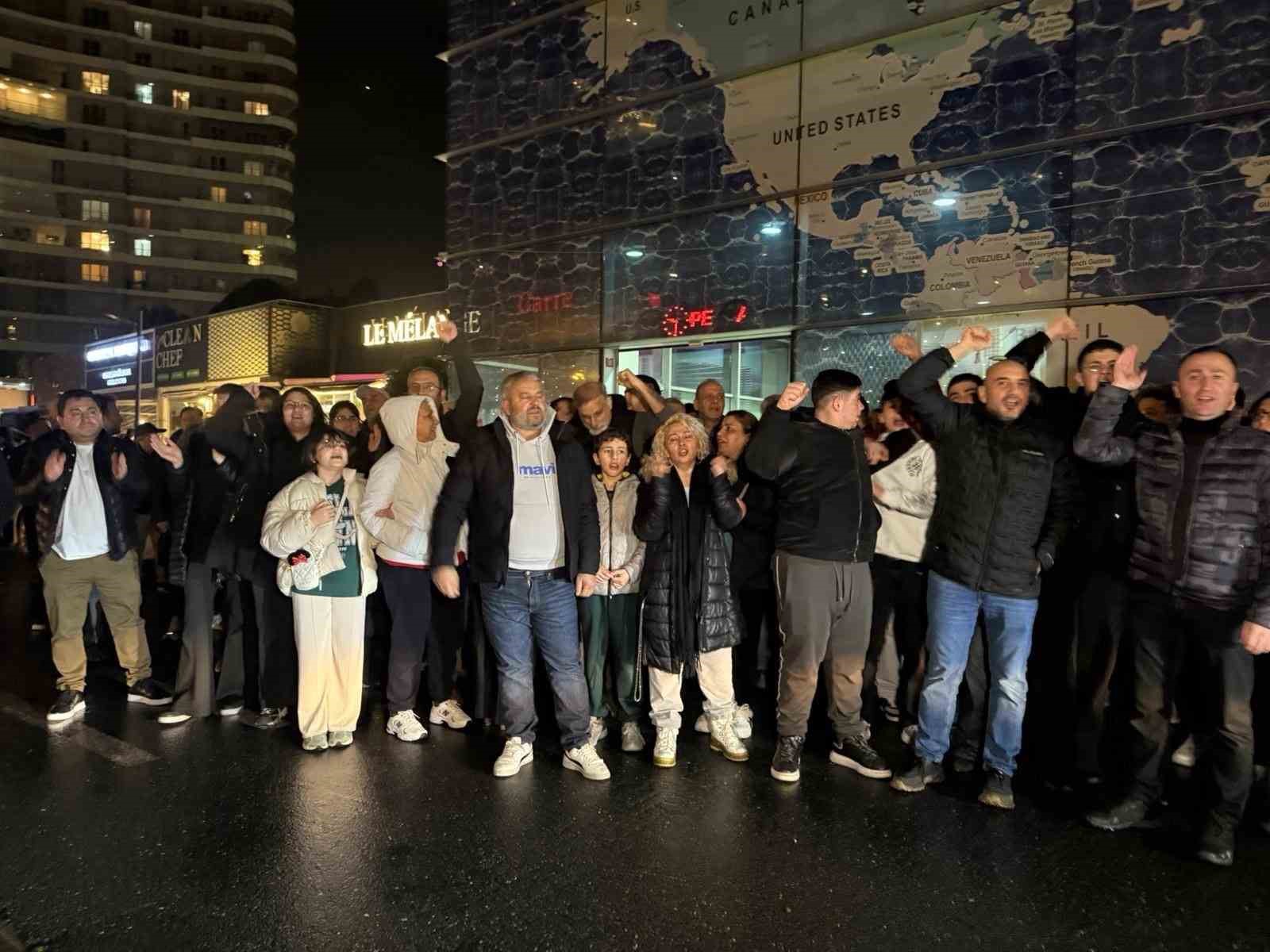 basaksehirde sitede yonetim krizinde 5 milyon tlnin baska hesaplara aktarildigi iddiasi 2 H6LEWLCm