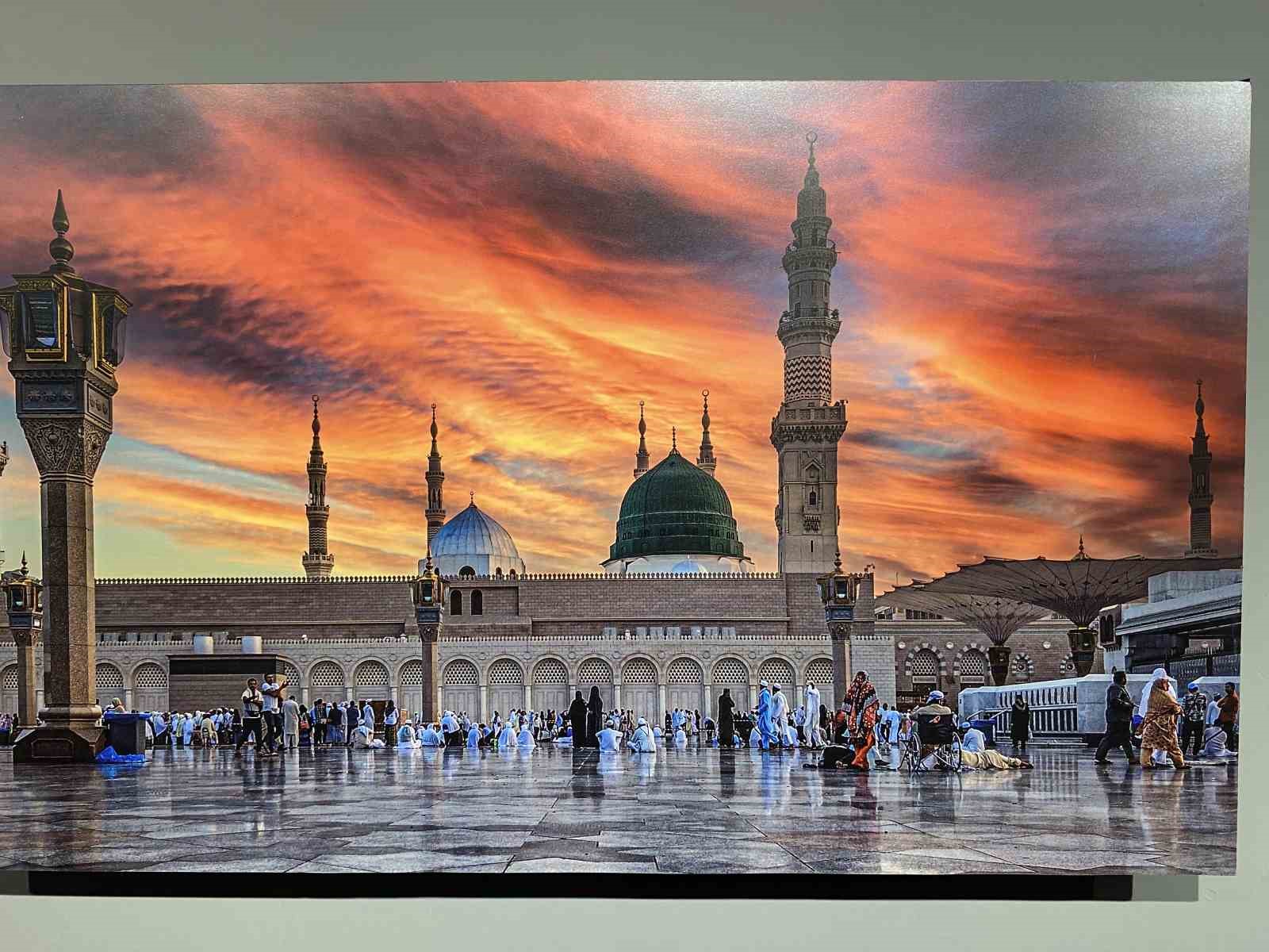 Başakşehir’de ‘Üç Harem: Mekke Medine Kudüs’ sergisi sanatseverlerle buluştu 12 basaksehirde uc harem mekke medine kudus sergisi sanatseverlerle bulustu 8 EtQ7YS93