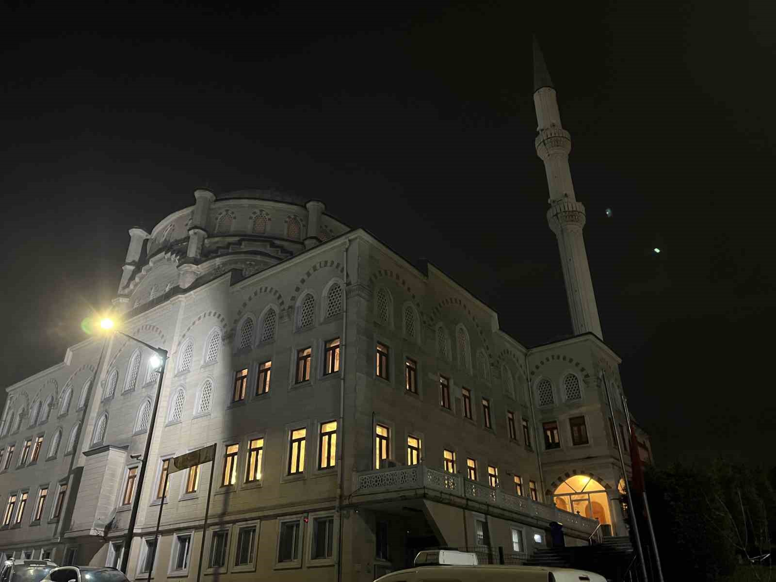 Başakşehir’de yaşlı adam cami tuvaletinde ölü bulundu 5 basaksehirde yasli adam cami tuvaletinde olu bulundu 1 mglASltL