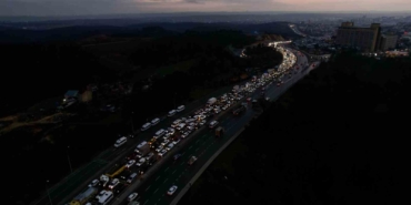 basaksehirde-zincirleme-kaza-sonrasi-olusan-trafik-yogunlugu-havadan-goruntulendi-ah1db1jb.jpg