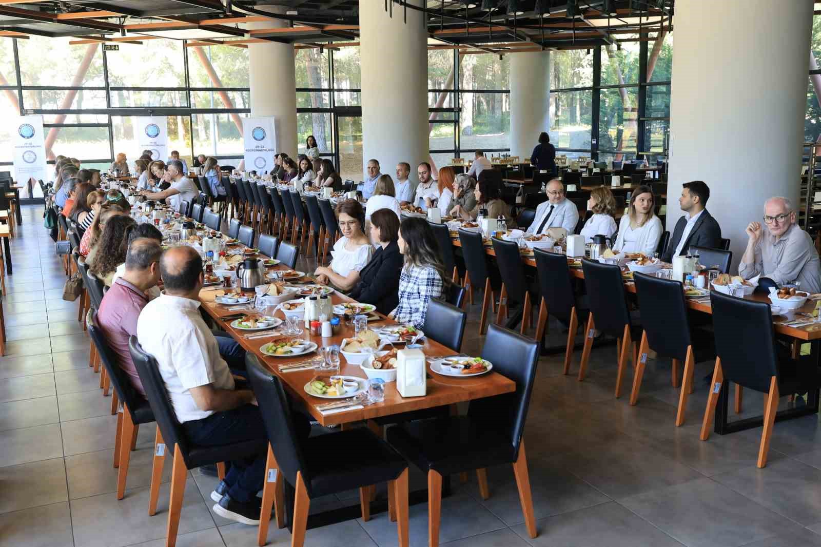 basarili akademisyenler 17 kez rektorle bir araya geldi 4 7BYsS8DQ