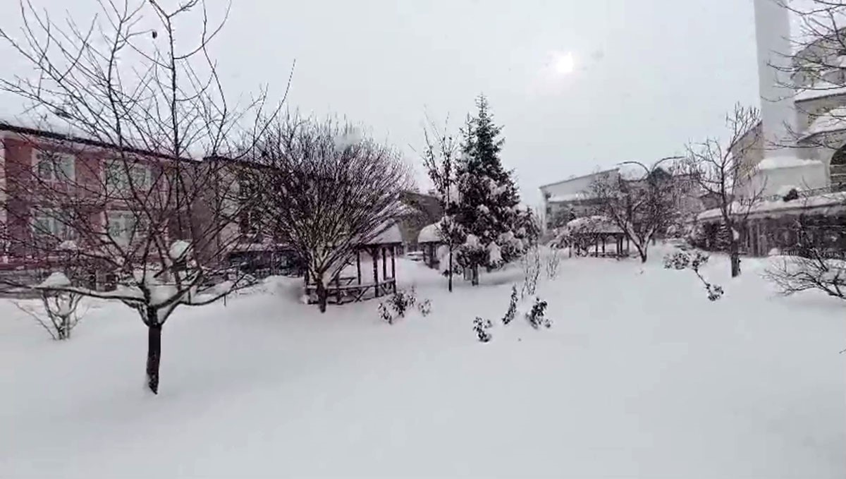 basciftlik kar altinda kaldi 1 3h6ET1yO