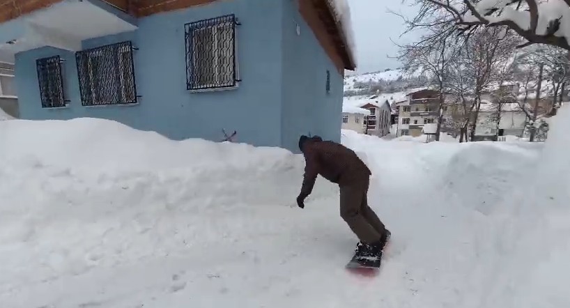 basciftlik sokaklarini snowboard pistine dondurdu 2 POPs2VPi