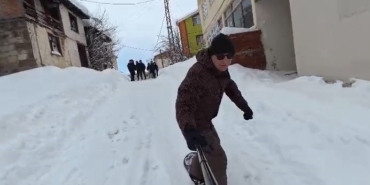 basciftlik-sokaklarini-snowboard-pistine-dondurdu-pJn66qOr.jpg