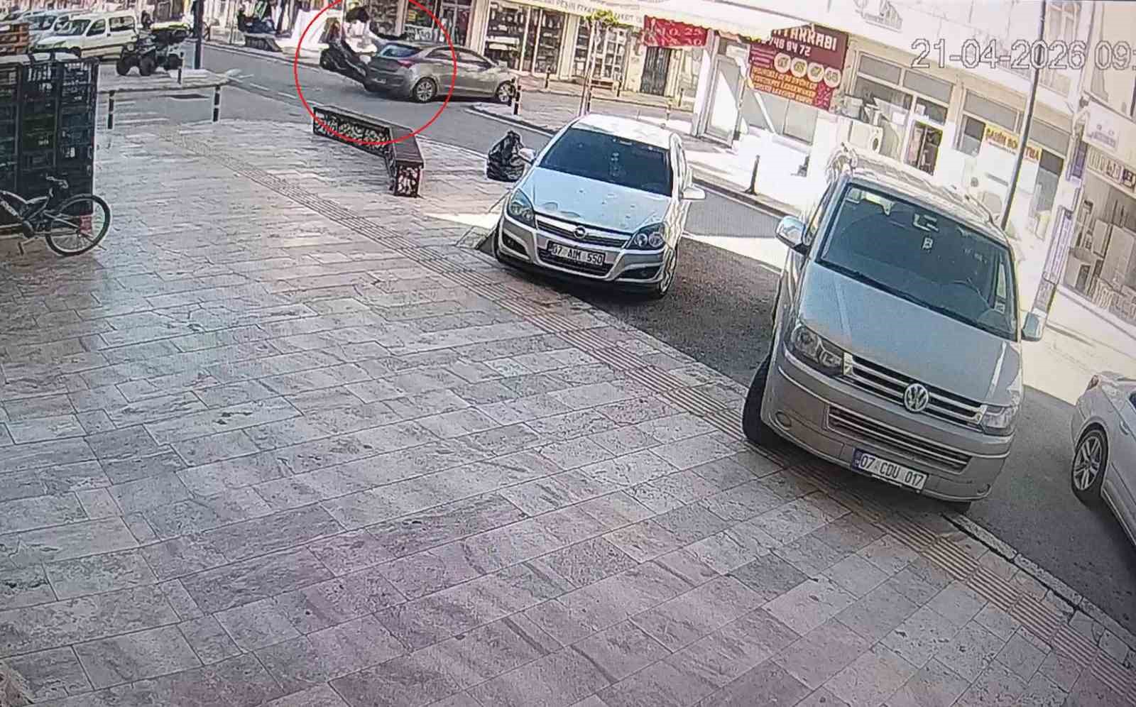 Başında olması gereken kask motosiklette olunca ölümden döndü 6 basinda olmasi gereken kask motosiklette olunca olumden dondu 2