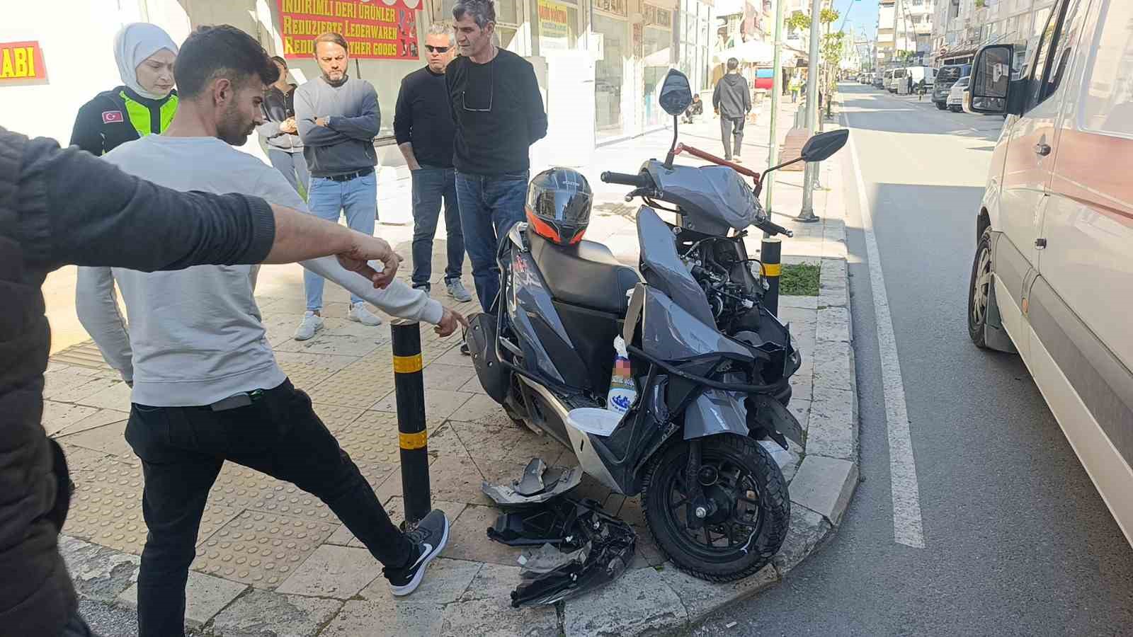 Başında olması gereken kask motosiklette olunca ölümden döndü 9 basinda olmasi gereken kask motosiklette olunca olumden dondu 5 QGwmOZ5Z