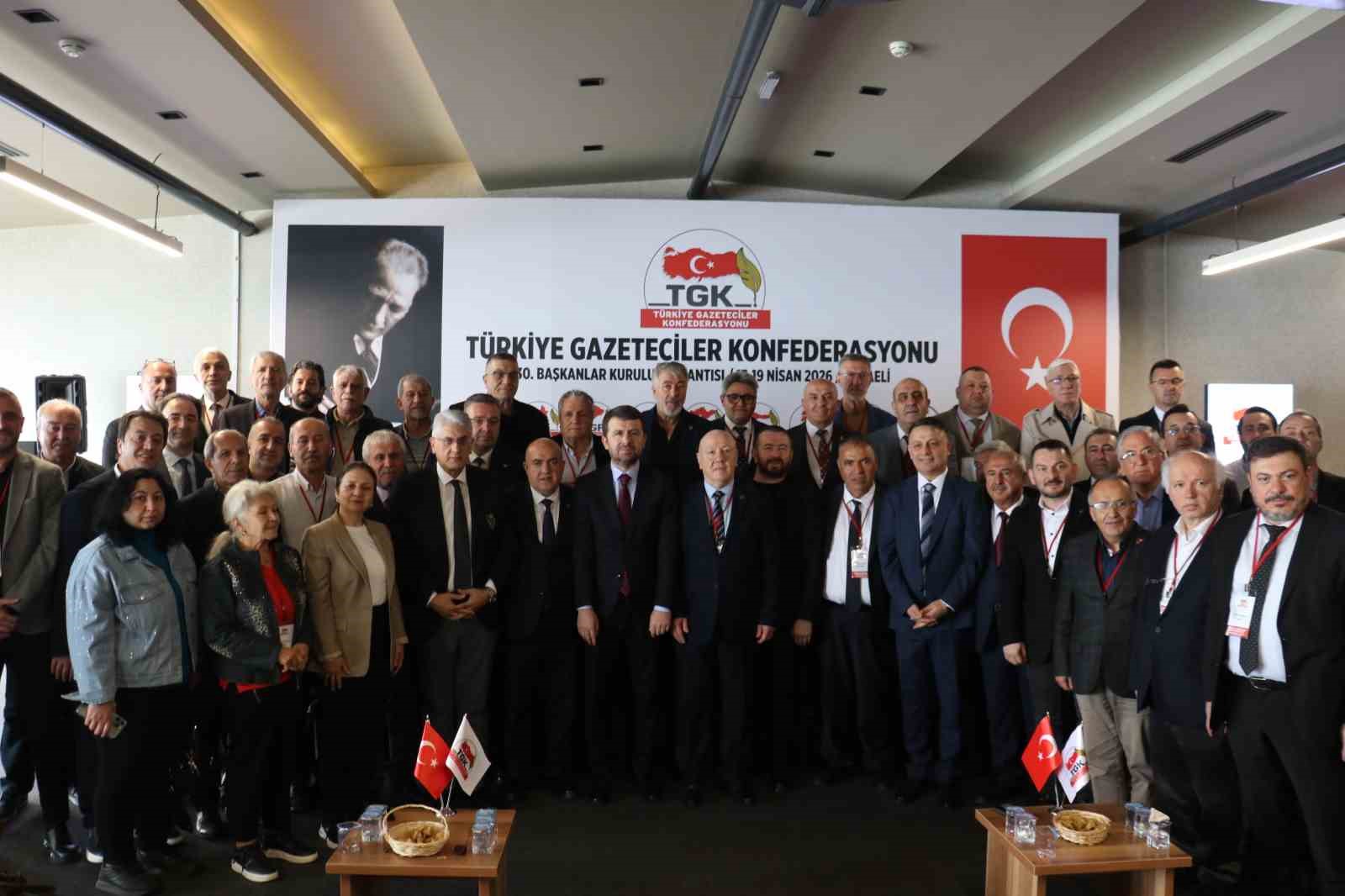 Basının geleceği ve yaşanan zorluklar masaya yatırıldı 4 basinin gelecegi ve yasanan zorluklar masaya yatirildi 0 gFUGDp3w