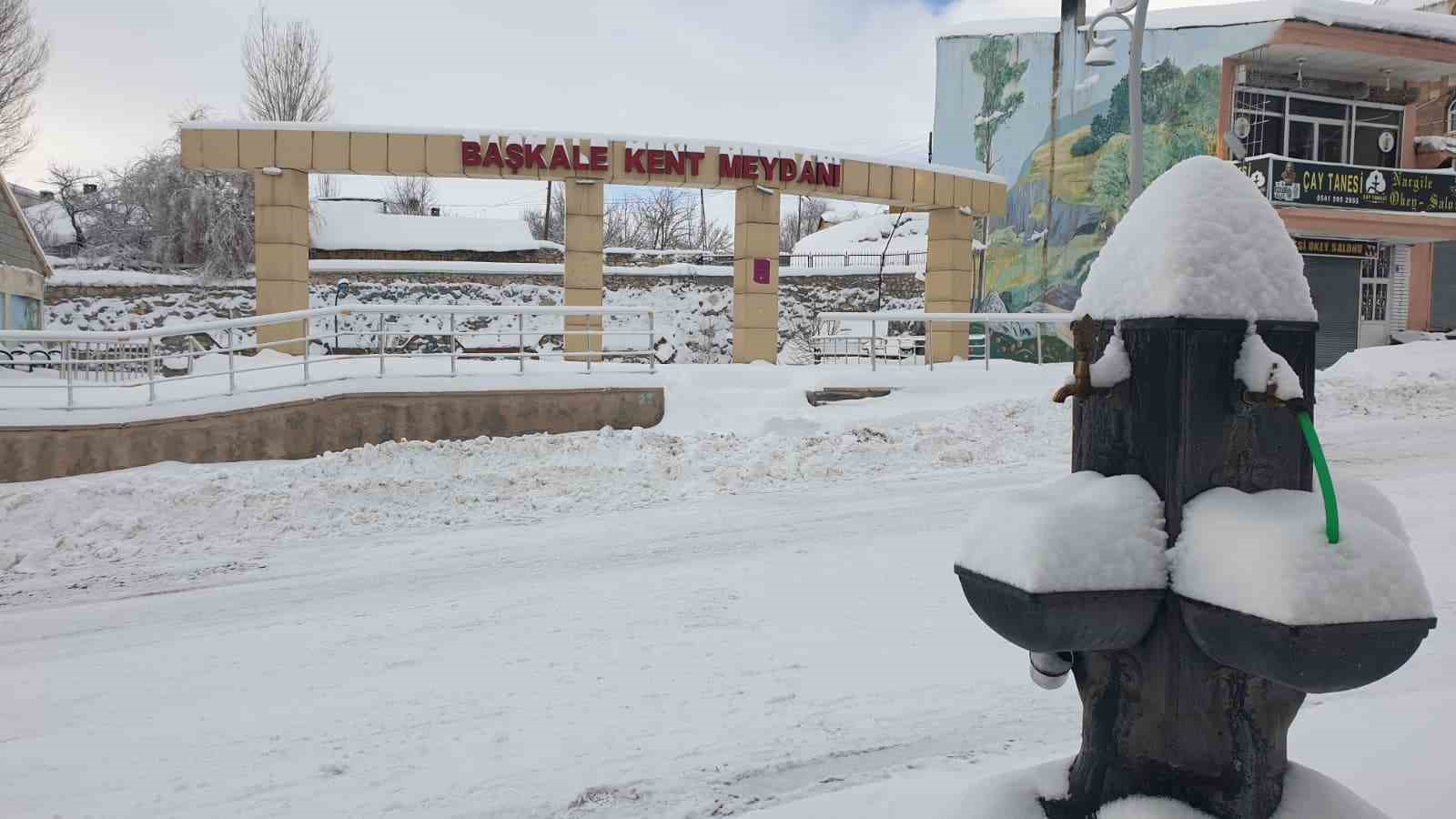 baskale kara gomuldu 88 yerlesim yerinin yolu kapandi 0 tkLTa4uQ