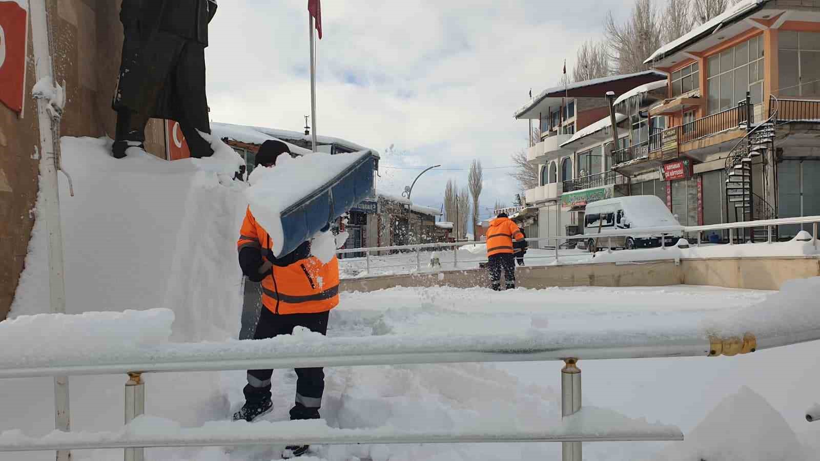 baskale kara gomuldu 88 yerlesim yerinin yolu kapandi 10 Ybe228IT