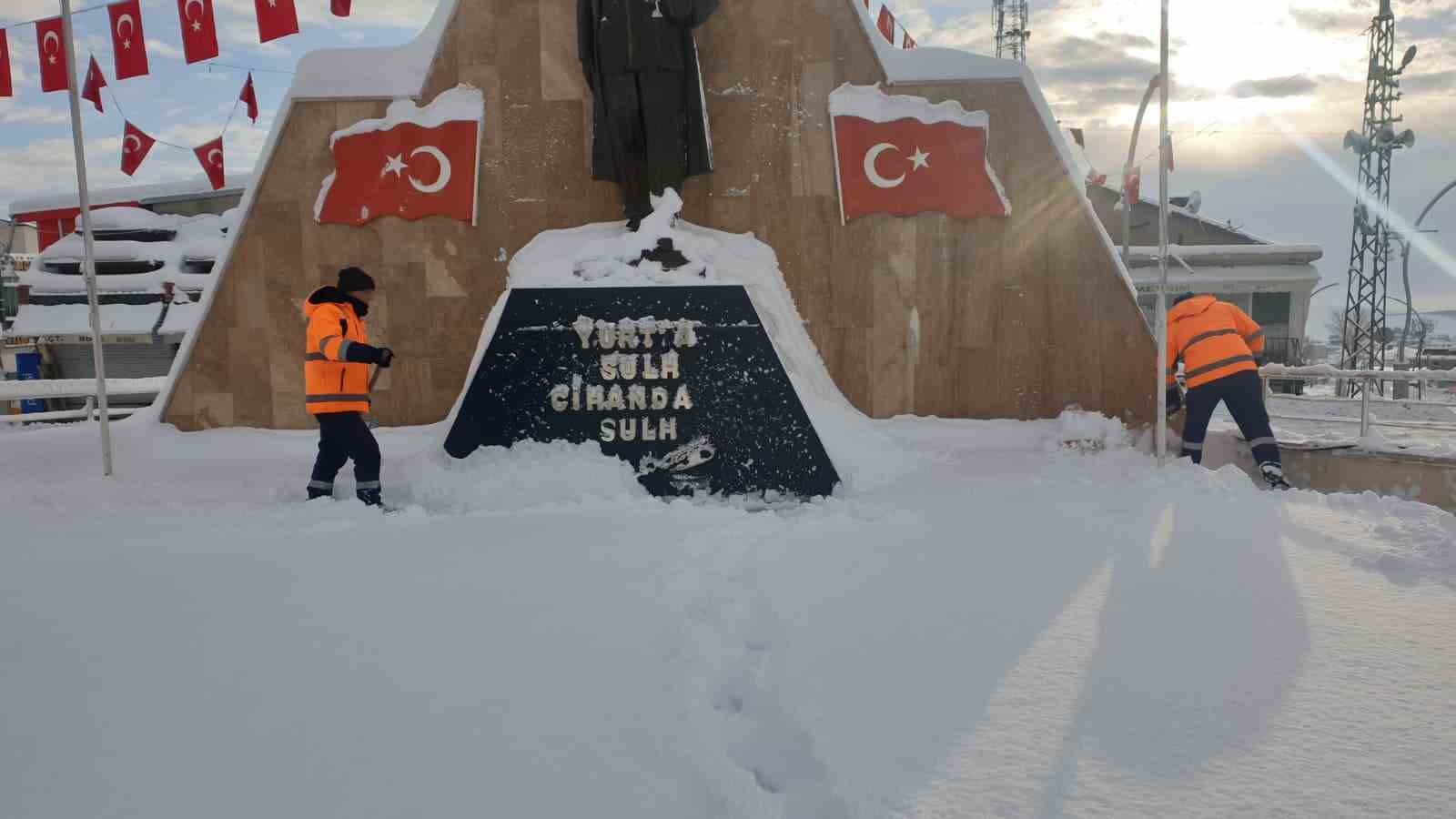 baskale kara gomuldu 88 yerlesim yerinin yolu kapandi 11 nduuq6OH