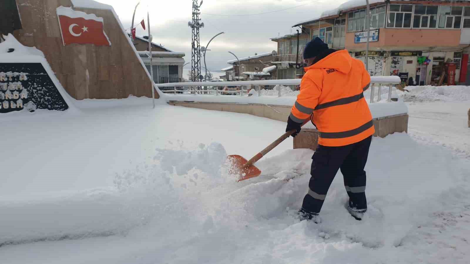 baskale kara gomuldu 88 yerlesim yerinin yolu kapandi 12 dTFOffme