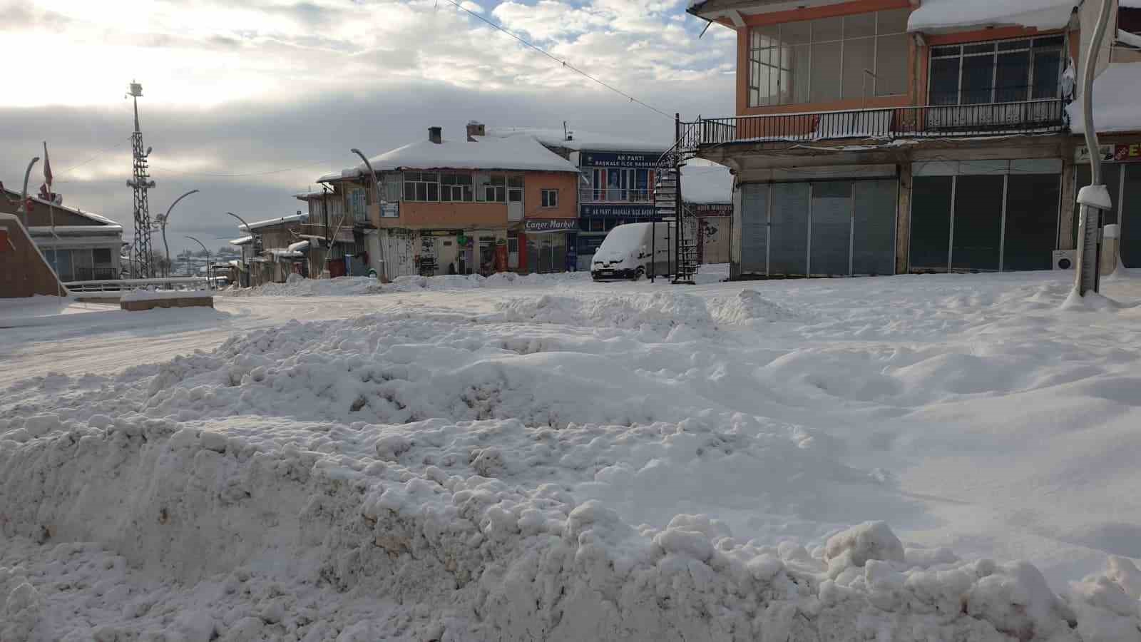 baskale kara gomuldu 88 yerlesim yerinin yolu kapandi 14 aBH8KFuv
