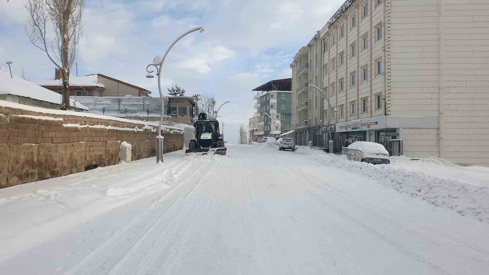 baskale kara gomuldu 88 yerlesim yerinin yolu kapandi 2 s5766krn