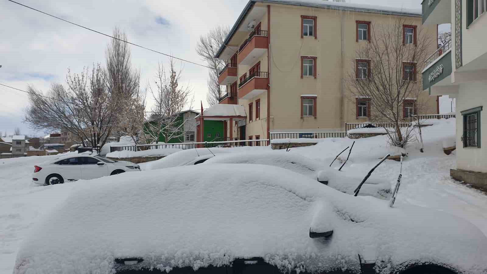 baskale kara gomuldu 88 yerlesim yerinin yolu kapandi 4 v7TNOFkT