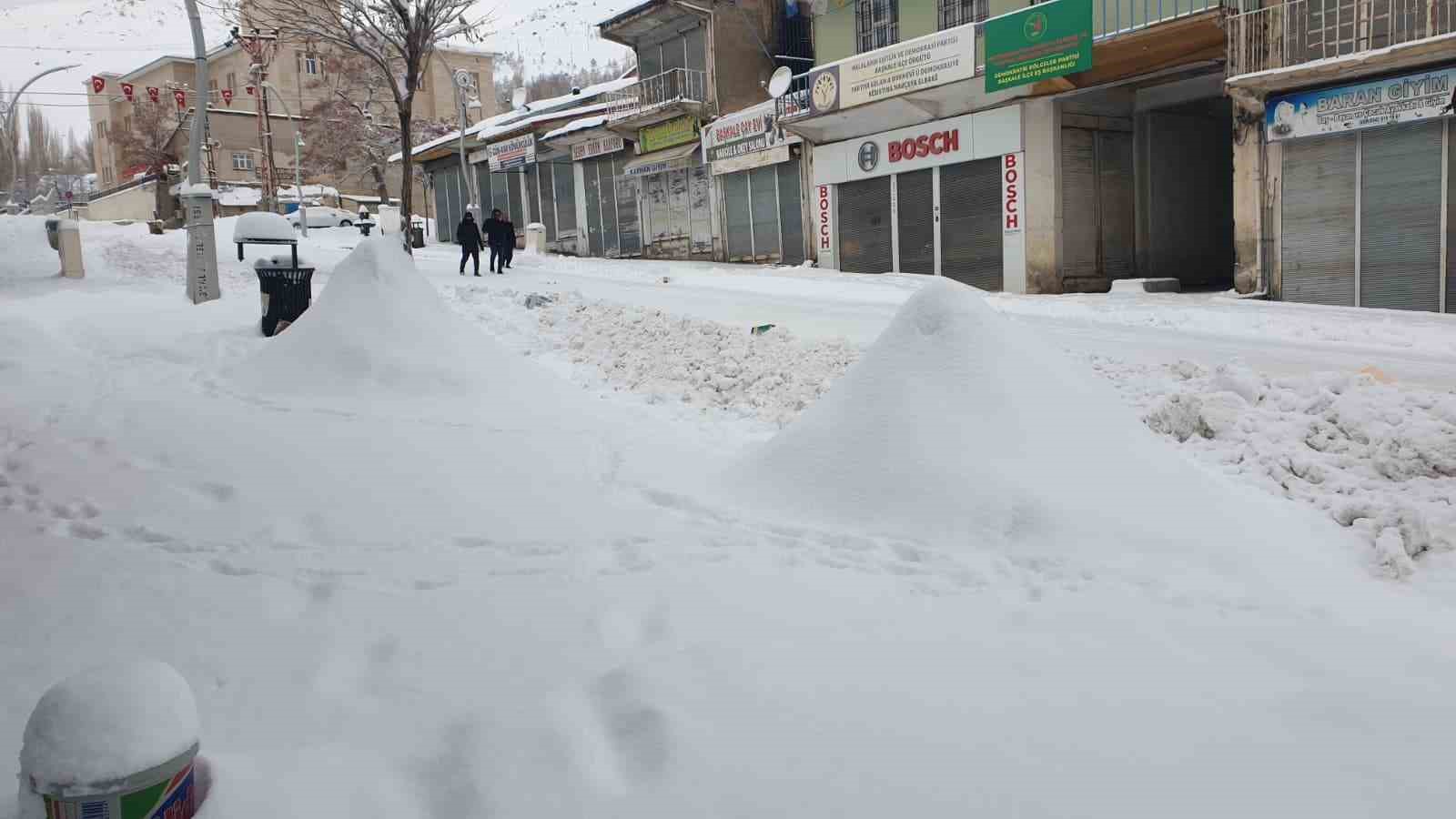 baskale kara gomuldu 88 yerlesim yerinin yolu kapandi 9 BndHSsRB