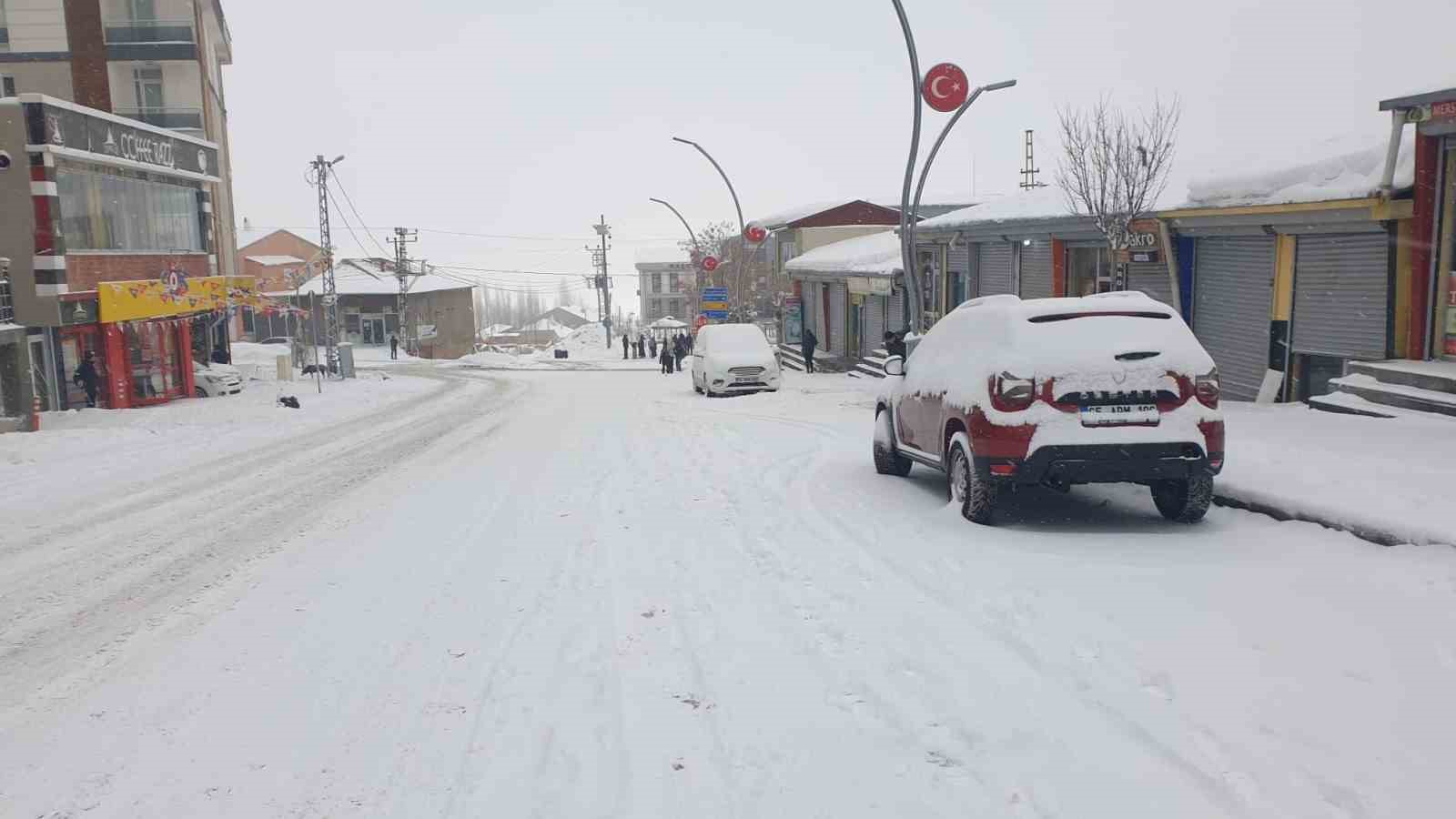 baskalede 19 yerlesim yerinin yolu ulasima kapandi 4 Z9cmI4CB