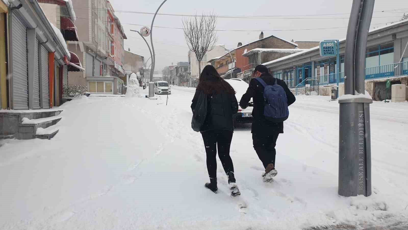 baskalede 19 yerlesim yerinin yolu ulasima kapandi 5 efQQdVLa