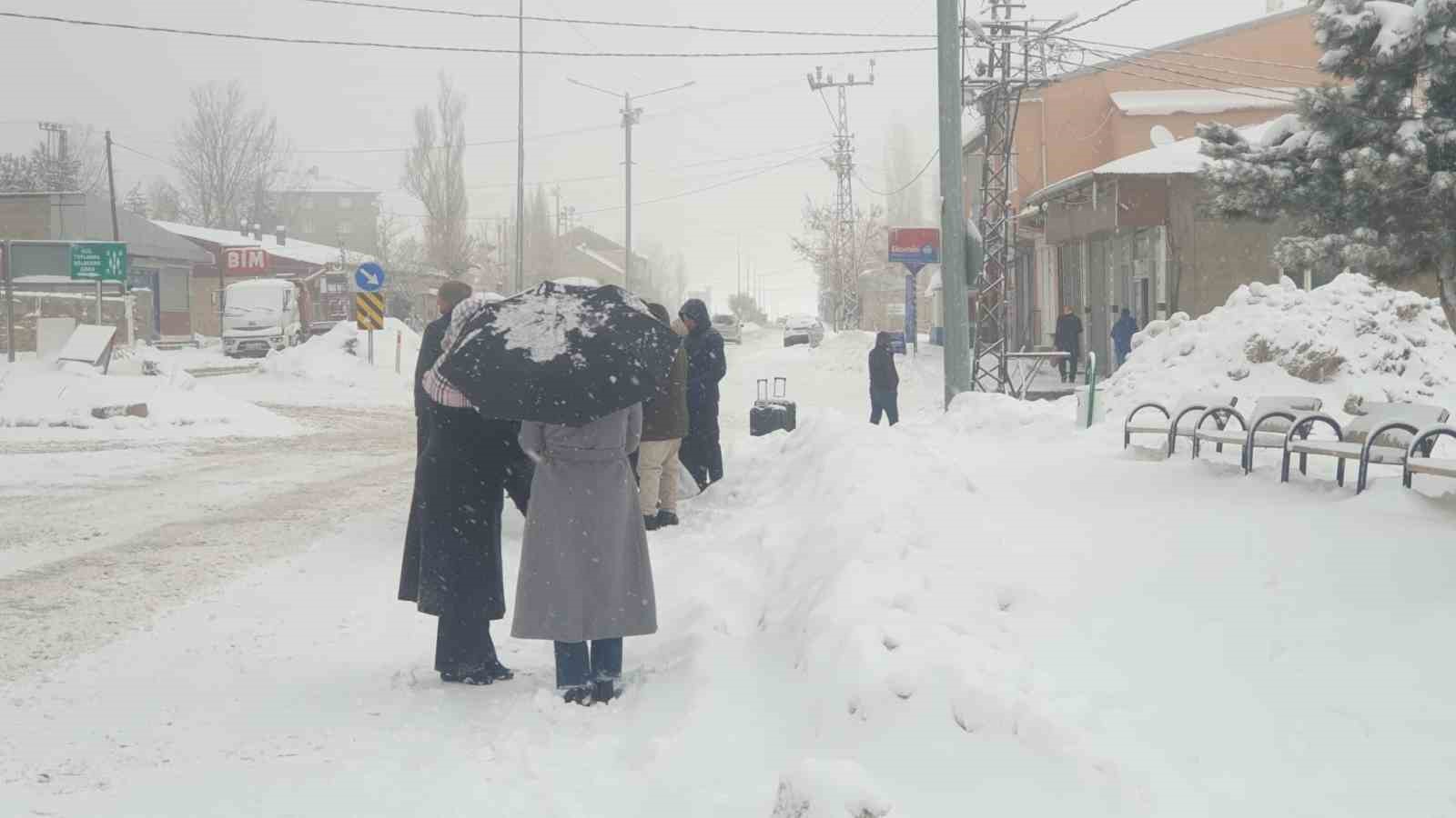 baskalede 19 yerlesim yerinin yolu ulasima kapandi 7 m9yjsqEl