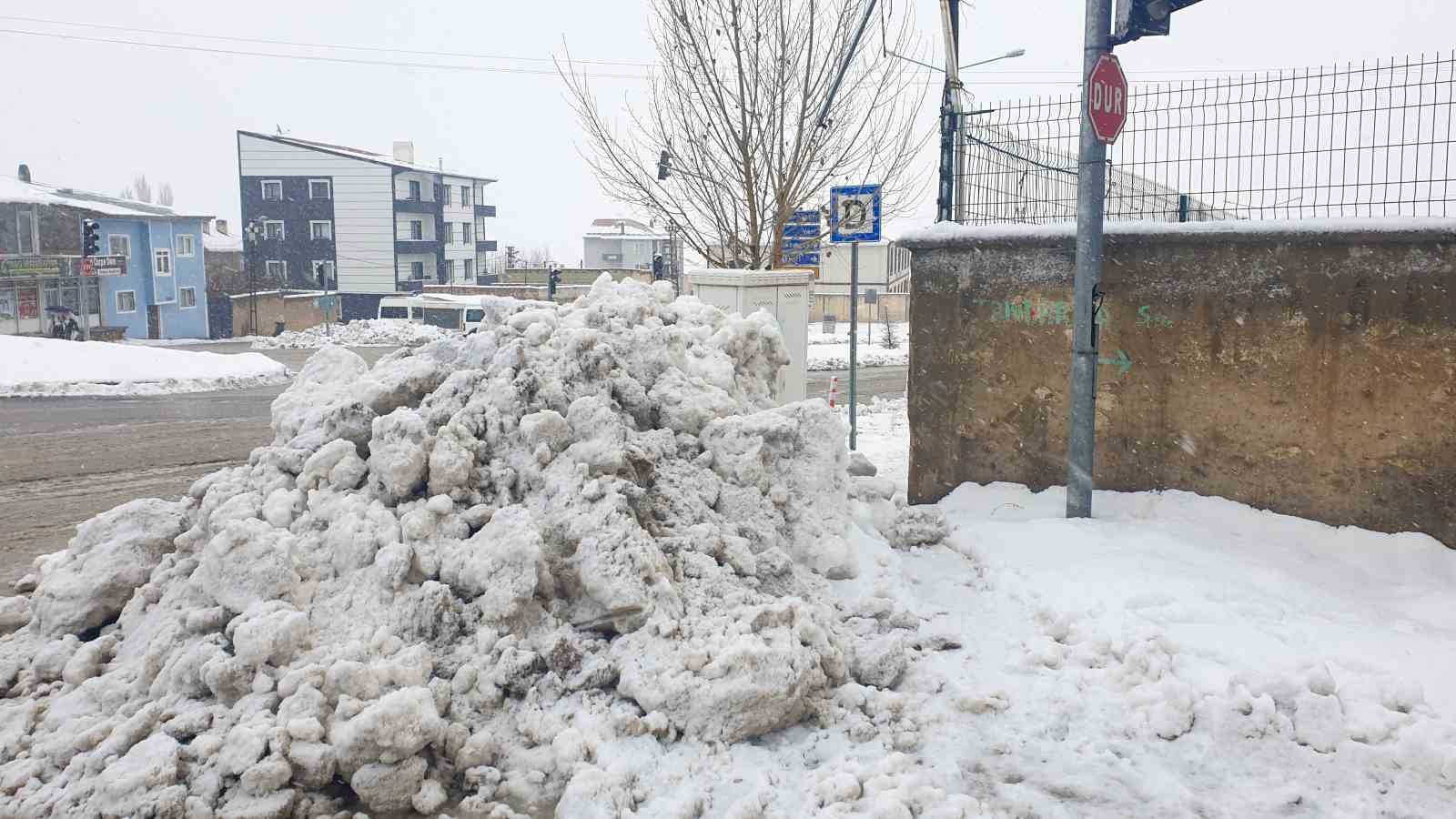 baskalede kar kalinligi 20 santimetreyi gecti 1 ERYGprKB