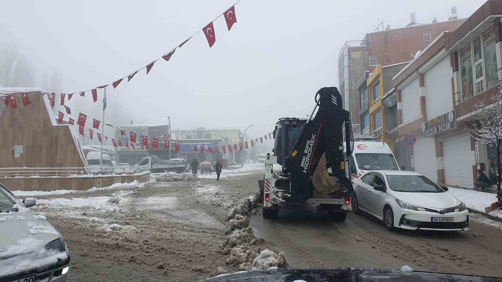 Başkale’de kar yağışı 8 baskalede kar yagisi 4 zMZfXfPy