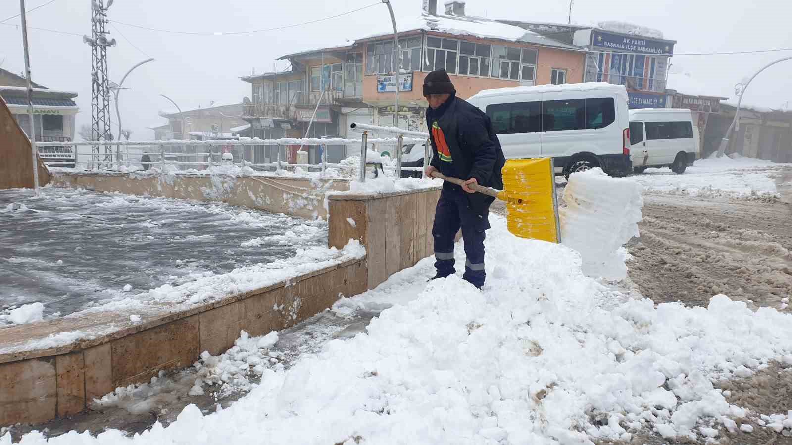 Başkale’de kar yağışı 9 baskalede kar yagisi 5 uHRHwNqt