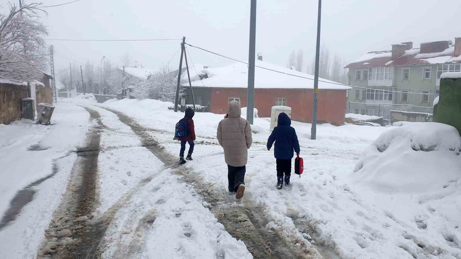 Başkale’de kar yağışı 10 baskalede kar yagisi 6 eqDi5csO