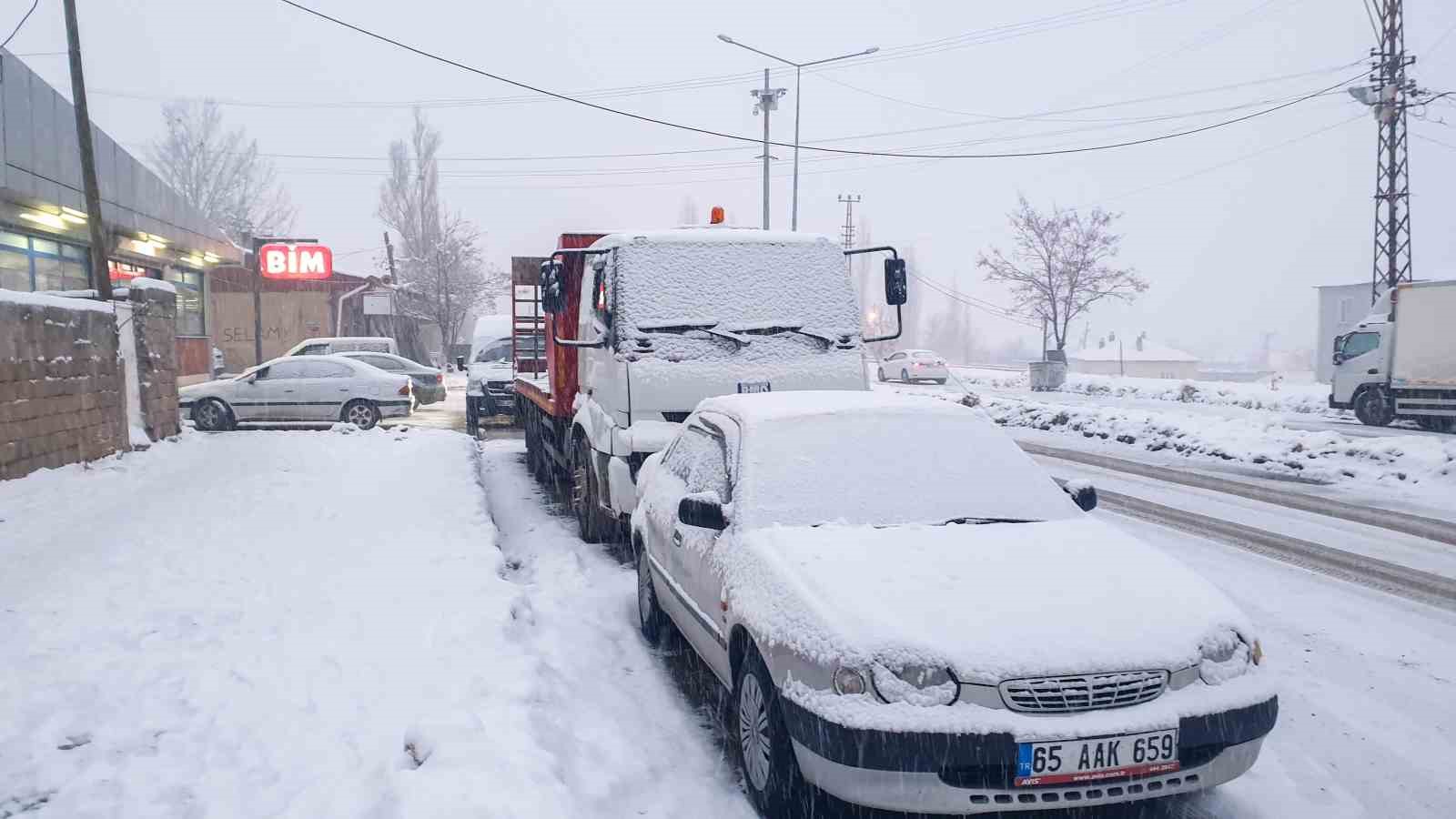 baskalede kar yagisi etkili oldu 1