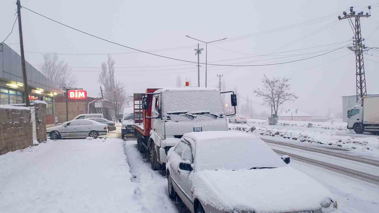 baskalede kar yagisi etkili oldu 10 wntik8dr