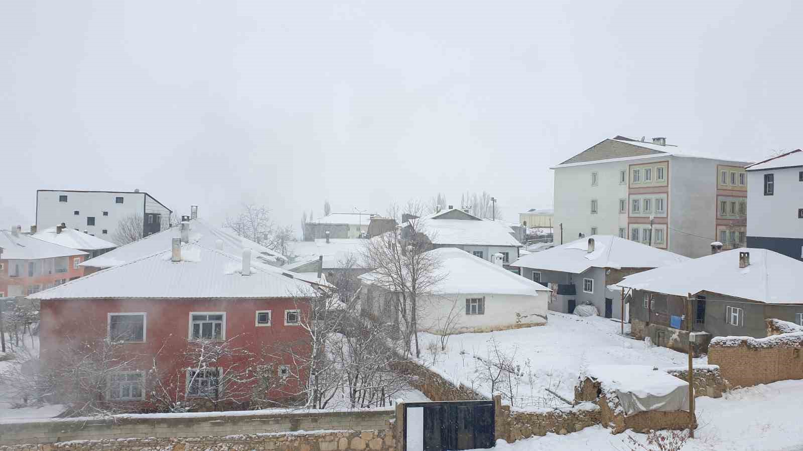 baskalede kar yagisi etkili oldu 11