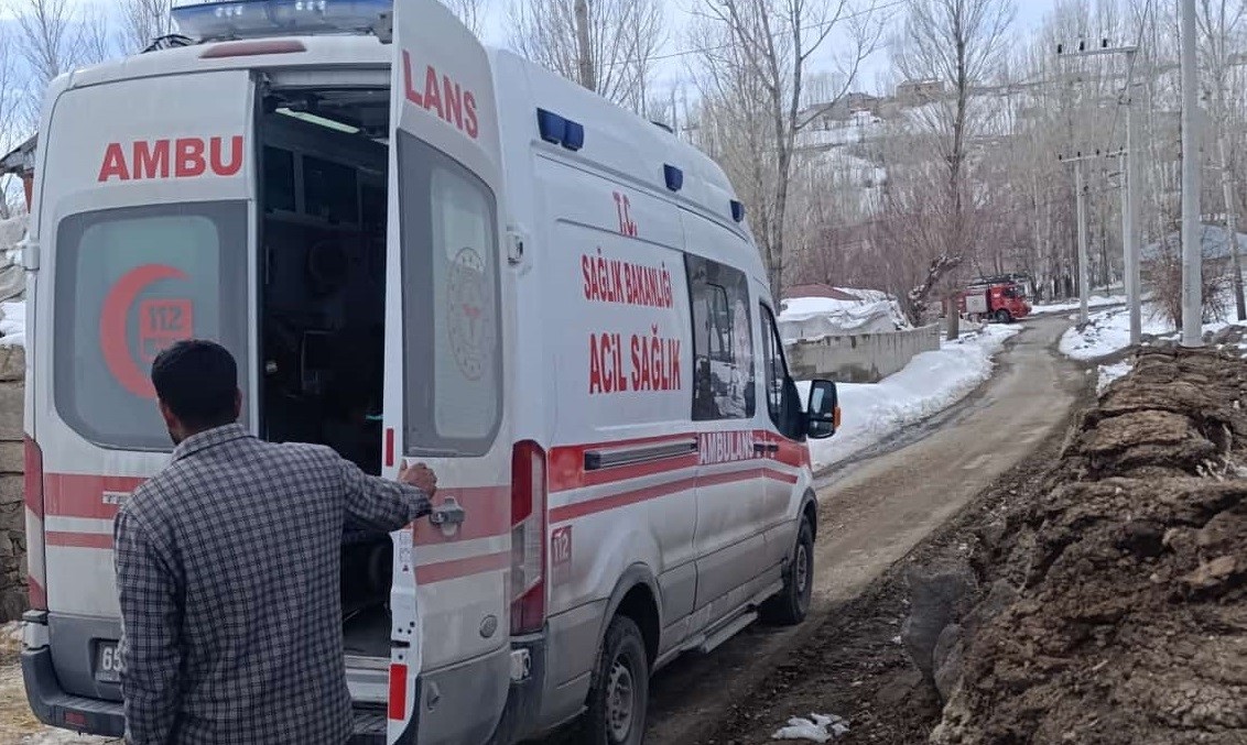 Başkale’de korkutan yangın: 3 çocuk tedavi altına alındı 5 baskalede korkutan yangin 3 cocuk tedavi altina alindi 1 86ekEECR