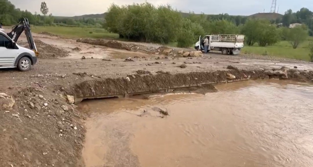 baskalede saganak sonucu sel meydana geldi 8 qleBVjpm