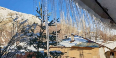 baskalede-soguk-hava-catilari-dondurdu-f1FKRM4y.jpg