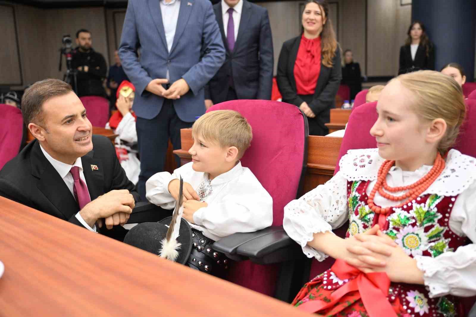 baskan akin dunya cocuklarini agirladi 17 AGtLf7yW