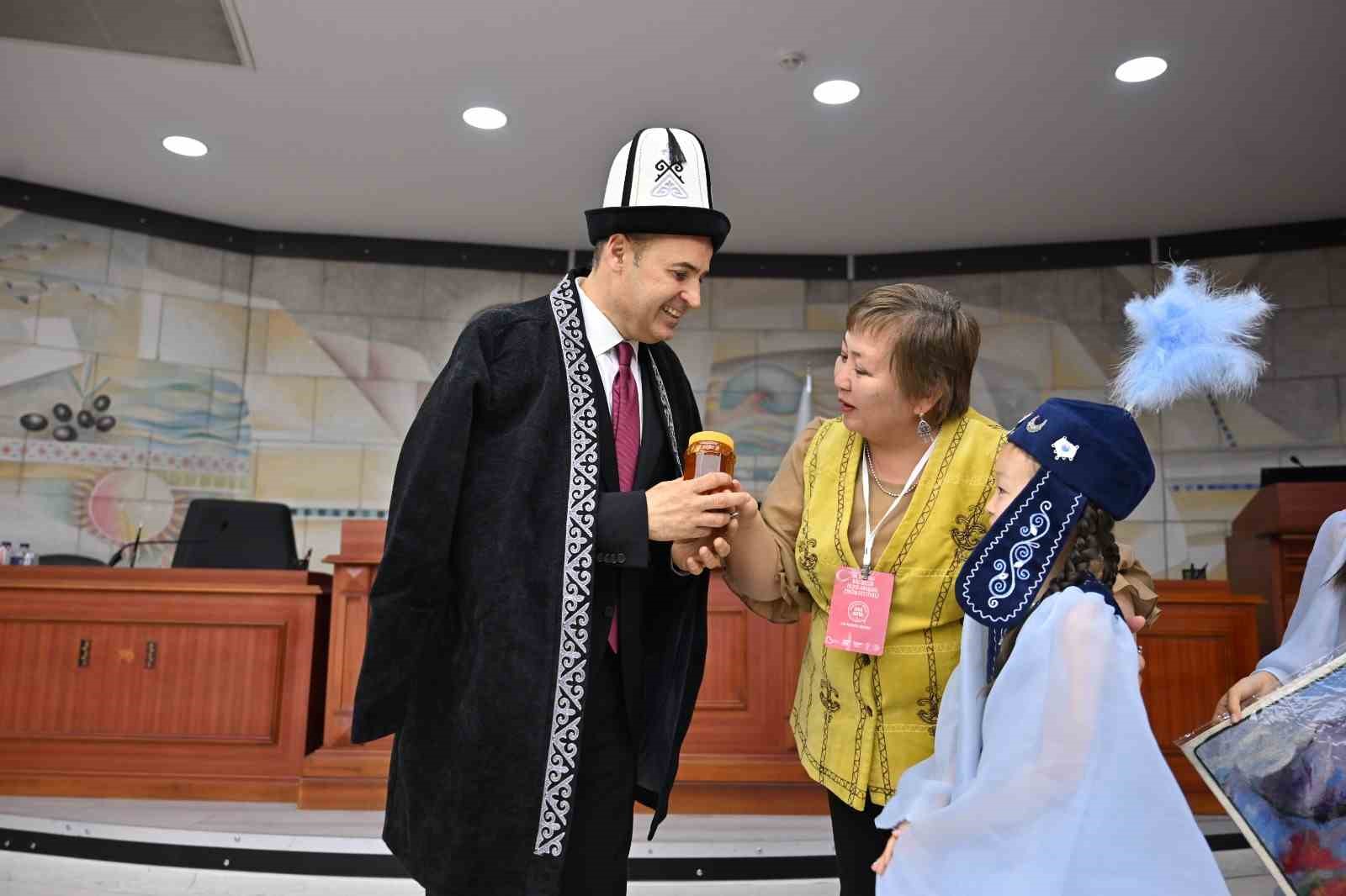 baskan akin dunya cocuklarini agirladi 5