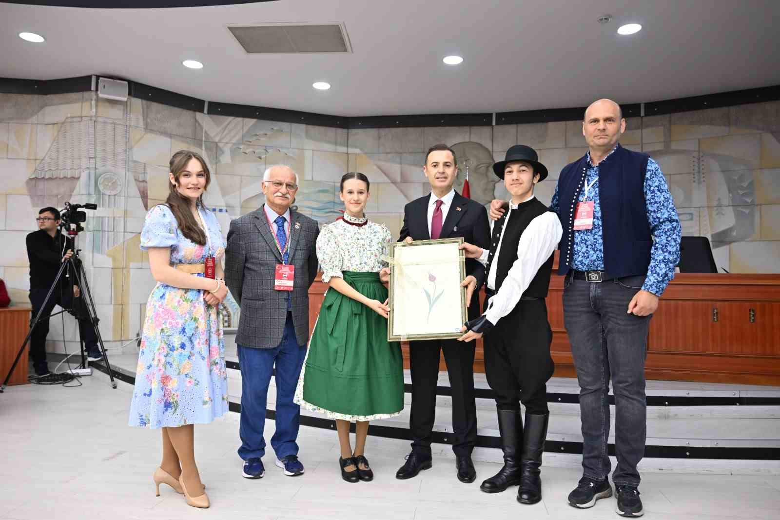 baskan akin dunya cocuklarini agirladi 6 KHZputOZ