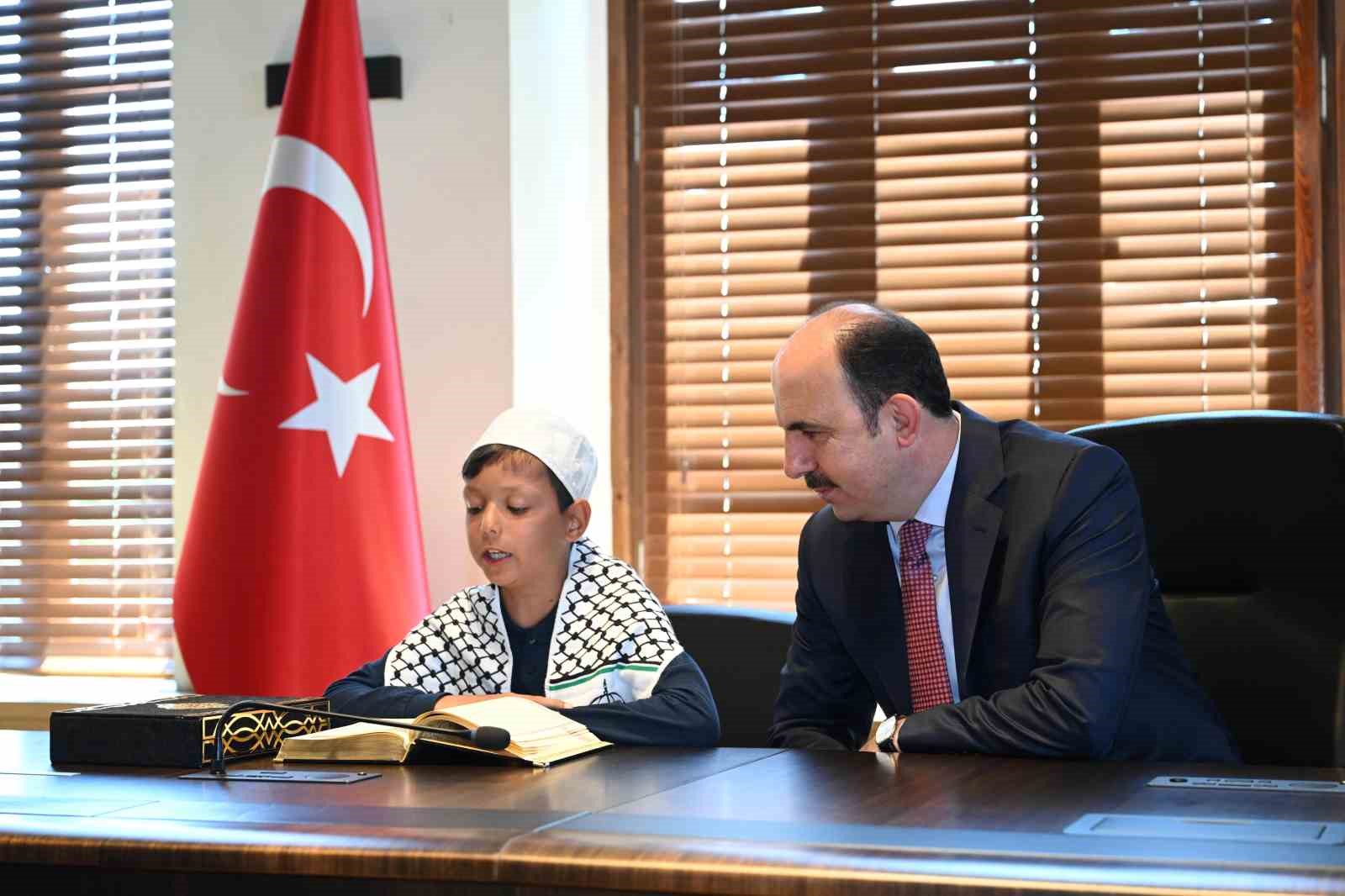 Başkan Altay, bilgehanelerde eğitim alarak tamamı hafızlık imam hatip okullarını kazanan öğrencilerle buluştu 5 baskan altay bilgehanelerde egitim alarak tamami hafizlik imam hatip okullarini kazanan ogrencilerle bulustu 1