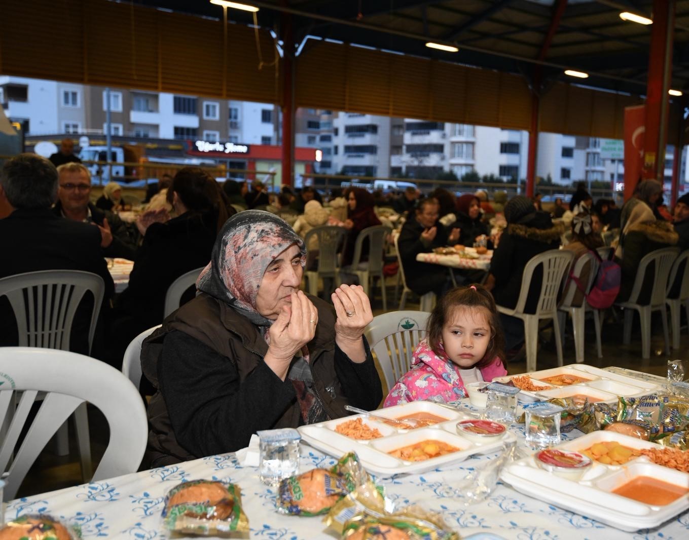 baskan aydin hamitlerde gonul sofrasinda vatandaslarla bulustu 2 Cpy8La3O