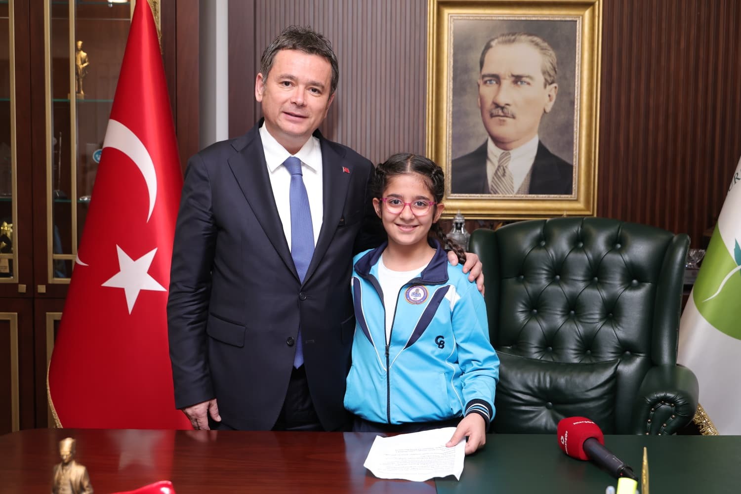 baskan aydin koltugu cocuklara birakti 1 7msY5lrj