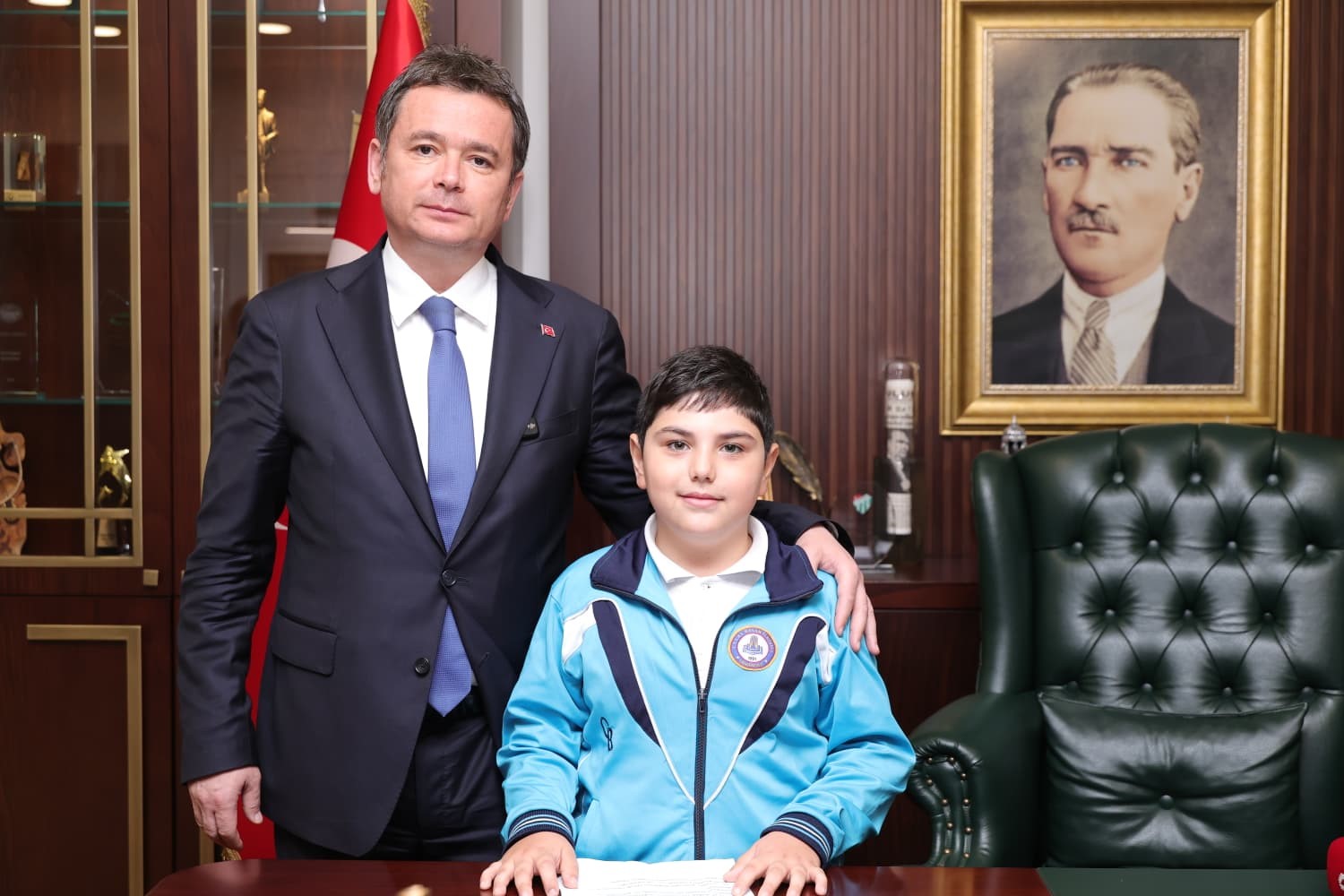baskan aydin koltugu cocuklara birakti 3