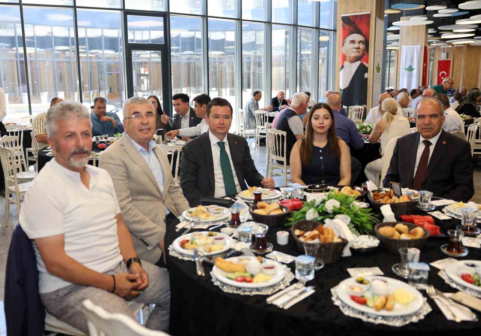 Başkan Aydın muhtarlarla ortak akıl buluşmasında bir araya geldi 5 baskan aydin muhtarlarla ortak akil bulusmasinda bir araya geldi 1 9On4knN8